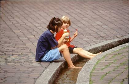 kids paddling